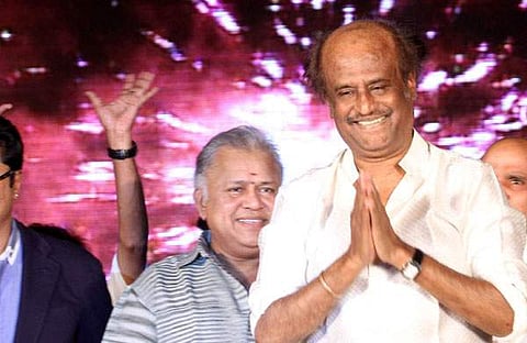 ജനങ്ങളെ മറക്കുന്ന രാഷ്ട്രീയം മാറുക തന്നെ വേണം: ആരാധകരെ ഇളക്കിമറിച്ച് രജനീകാന്ത്