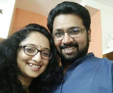 ശബരിനാഥും സബ് കളക്ടര് ദിവ്യയും വിവാഹിതരാകുന്നു; മിന്നിച്ചേക്കണേയെന്ന് ശബരി