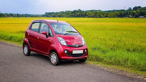 എച്ച് ഇടാന് നാനോ വേണ്ട! ചെറിയ വാഹനം ഉപയോഗിച്ചുള്ള ഡ്രൈവിംഗ് ടെസ്റ്റിന് ബ്രേക്കിട്ടു