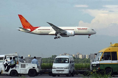 കോക്പിറ്റില് പുക കണ്ടതിനെ തുടര്ന്ന് എയര് ഇന്ത്യ വിമാനം തിരിച്ചിറക്കി