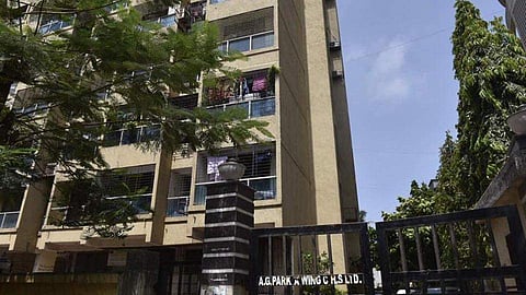 അമ്മയെ കുത്തിക്കൊന്ന ശേഷം മകന് രക്തം കൊണ്ട് സ്മൈലി വരച്ചു, എന്നെ തൂക്കിലേറ്റു