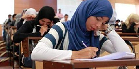 എയിംസ് പരീക്ഷയെഴുതാന് എത്തുന്ന വിദ്യാര്ത്ഥികള്ക്ക് ഇനി തട്ടമിടാം