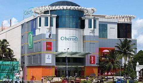 കൊച്ചിയിലെ ഒബ്റോണ് മാള് കോര്പ്പറേഷന് അധികൃതര് അടച്ചുപൂട്ടി