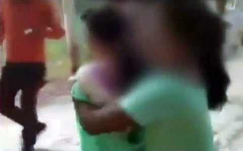 യുപിയില് പട്ടാപ്പകല് പതിനാലംഗ സംഘം രണ്ട് പെണ്കുട്ടികളെ മാനഭംഗപ്പെടുത്തി