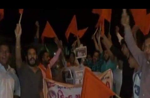 കണ്ണൂരിലെ പരസ്യ കശാപ്പ്: ഗുജറാത്തില് കോണ്ഗ്രസ് ഓഫിസ് തകര്ത്തു