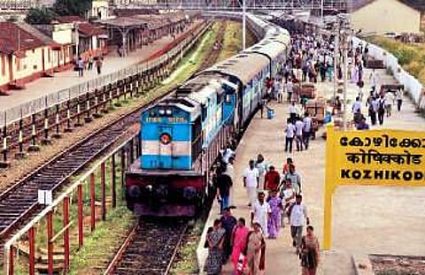 റെയില്വെ ഭൂമി സ്വകാര്യവ്യക്തികള്ക്കും സ്ഥാപനങ്ങള്ക്കും നല്കാനുള്ള നീക്കം തടയുമെന്ന് സിപിഎം