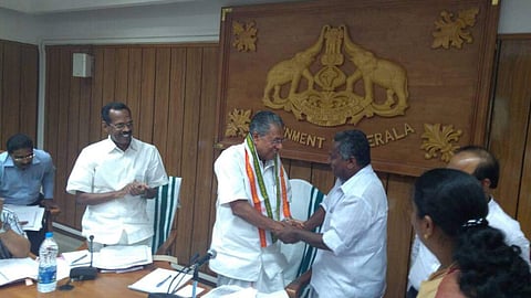 ഇടുക്കിയില് ഭൂരഹിതര്ക്ക് ഭൂമി നല്കാനുള്ള തീരുമാനം; മുഖ്യമന്ത്രിയെ അഭിനന്ദിച്ച് കോണ്ഗ്രസ് നേതാവ് എകെ മണി