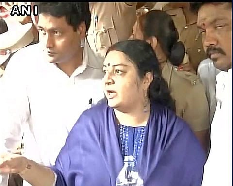 പോയ്സ് ഗാര്ഡന് തങ്ങള്ക്ക് അവകാശപ്പെട്ടതെന്ന് ദീപ; സ്ഥലത്ത് സംഘര്ഷാവസ്ഥ