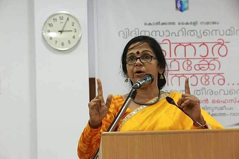 പെണ്ണുങ്ങള്ക്ക് മൂത്രപ്പുരയില്ലാത്ത രാജ്യത്താണോ ഗര്ഭരക്ഷാ നിയമങ്ങള്; ശാരദക്കുട്ടി