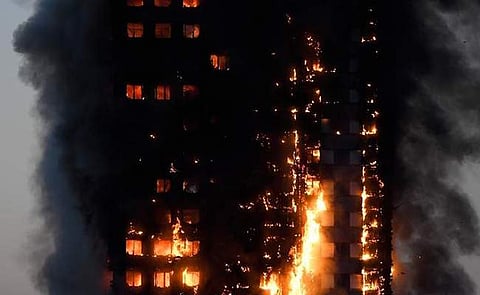 ലണ്ടനില് 27 നില കെട്ടിടത്തില് വന് തീപിടുത്തം; നിരവധി പേര് കെട്ടിടത്തിനുള്ളില് കുടുങ്ങി