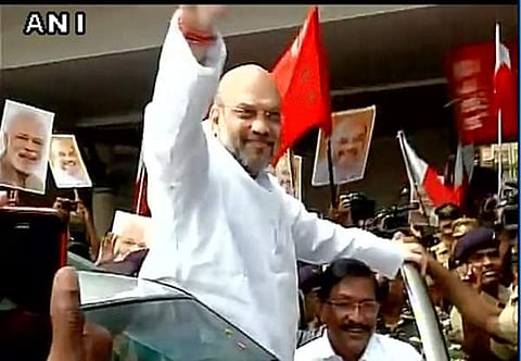 അമിത് ഷായ്ക്ക് ചെങ്കൊടി സ്വീകരണം,ആഘോഷമാക്കി സംഘ്പരിവാര് സംഘടനകള്