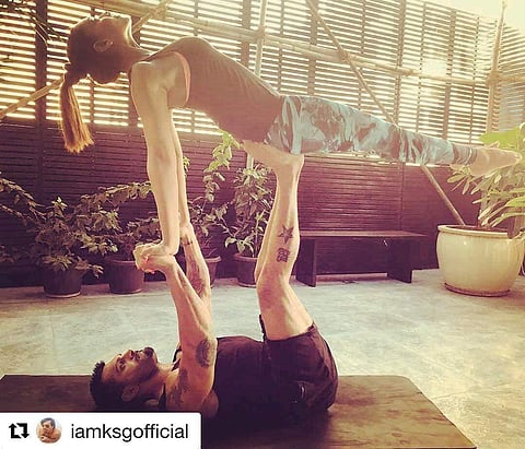 രാംദേവിനെപ്പോലും ഞെട്ടിപ്പിക്കുന്ന യോഗാഭ്യാസങ്ങളുമായി ബിപാഷാ ബസുവും ഭര്ത്താവും