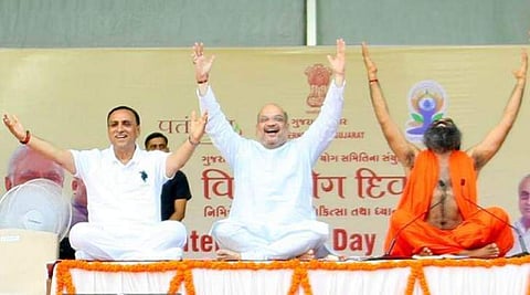 യോഗ ചെയ്തിട്ടും അമിത്ഷായുടെ രാഷ്ട്രീയഭാരം കുറഞ്ഞില്ലെന്ന് ബാബാ രാംദേവ്