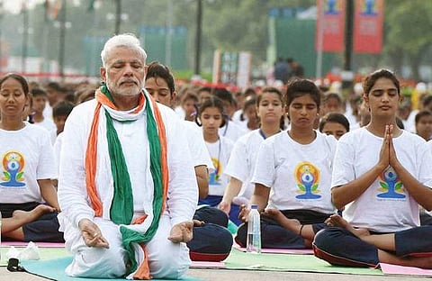 ജൂണ് 21 യോഗദിനം; ജെ. രഘു എഴുതുന്നു: ചുട്ടകോഴി പറക്കുന്ന വിപ്ളവ യോഗ