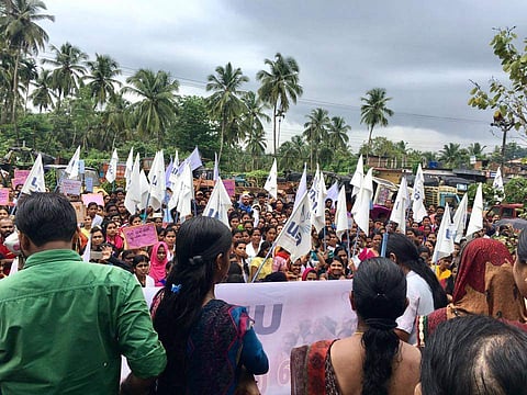 നേഴ്സുമാര് നമ്മുടെ അഭിമാനമാണ്, ഈ പനിക്കാലത്ത് അവരെ തെരുവില് മഴയത്ത് നിര്ത്തരുത്.  മുരളി തുമ്മാരുകുടി എഴുതുന്നു