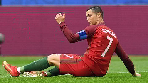 ഇരട്ടക്കുട്ടികളുടെ അഛന്-ചിലിക്കെതിരേയുള്ള മത്സരത്തില് റൊണാള്ഡോ.