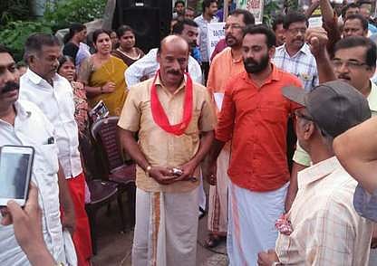 പിഎം. ദേവകുമാര് സിപിഎം വേദിയില്