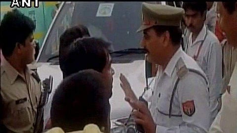 ഗതാഗത നിയമം തെറ്റിച്ചത് ചോദ്യം ചെയ്തു; ബിജെപി എംഎല്എ ഹോംഗാര്ഡിനെ മര്ദ്ദിച്ചു