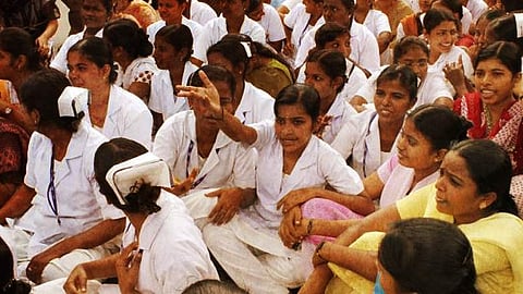 നഴ്സുമാരുടെ സമരം അവസാനിപ്പിക്കണം; ആവശ്യങ്ങള് പരിഹരിക്കുമെന്ന് മന്ത്രി കെ കെ ശൈലജ