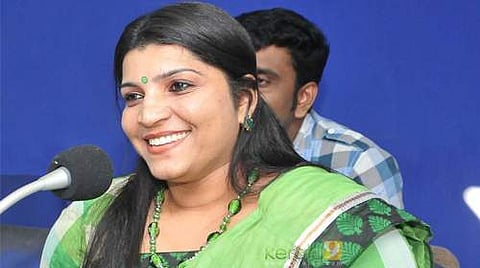 ആ മാഡം ഞാനല്ല, നടിയ്ക്ക് പിന്തുണയുമായി സരിതാ എസ് നായര്