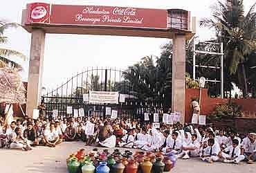 പ്ലാച്ചിമടയിലെ പ്ലാന്റ് കൊക്കക്കോള പൂട്ടുന്നു; ഇനി പ്ലാച്ചിമടയിലേക്കില്ലെന്ന് സുപ്രീംകോടതിയെ അറിയിച്ചു