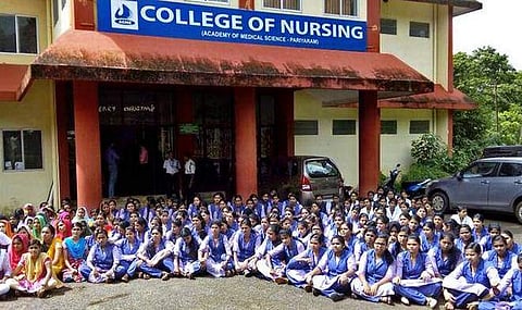കണ്ണൂരിലെ നഴ്സിങ് വിദ്യാര്ത്ഥികളുടെ സമരം അവസാനിപ്പിച്ചു; വിദ്യാര്ത്ഥികളെ ഉപയോഗിച്ച് സമരം അട്ടിമറിക്കാമെന്നത് വ്യാമോഹമെന്ന് വിഎസ്