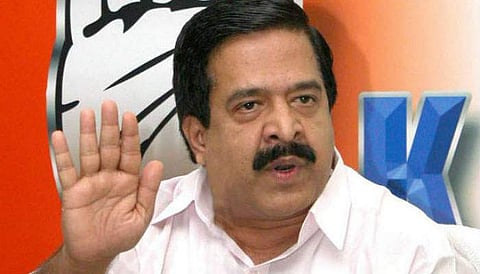 ബാറുകള്ക്ക് വേണ്ടി സ്കൂളുകള് മാറ്റേണ്ട സാഹചര്യമാണ് സംസ്ഥാനത്തെന്ന് ചെന്നിത്തല