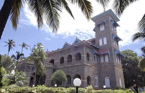 കോവളം കൊട്ടാരം രവി പിള്ള ഗ്രൂപ്പിന് കൈമാറാന് തീരുമാനം; ഉടമസ്ഥാവകാശം സര്ക്കാരിന്