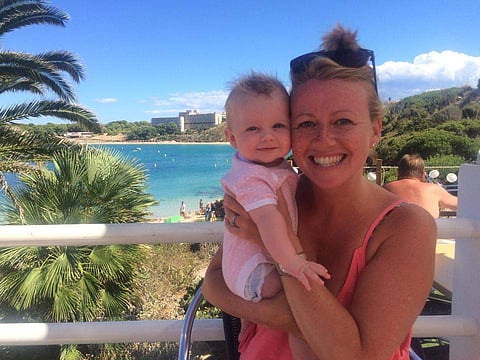 എട്ട് ദിവസം പ്രായമുള്ള മകളെയും കൊണ്ട് ബാറില് പോകുമ്പോള് എന്തിനു നാണിക്കണം?