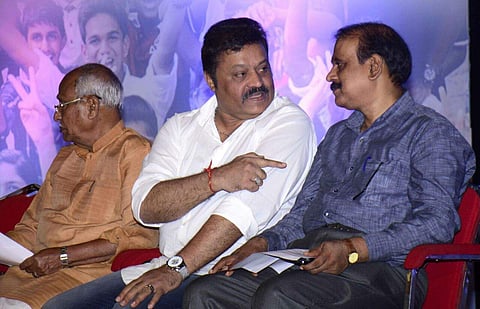 തിരുവനന്തപുരത്ത് ജന്മഭൂമിയുടെ പരിപാടിയില് പങ്കെടുക്കാനെത്തിയ ടിപി സെന്കുമാര് സുരേഷ് ഗോപി എംപിക്കൊപ്പം. ഒ. രാജഗോപാല് എംഎല്എ സമീപം. -ബിപി ദീപു.