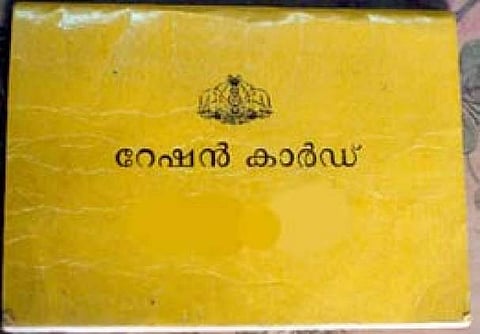 അര്ഹതയില്ലാതെ മുന്ഗണനാ റേഷന് കാര്ഡ് നേടിയവര്ക്കെതിരെ പ്രോസിക്യൂഷന് നടപടി;തിരിച്ചേല്പ്പിക്കാന് വന് തിരക്ക്