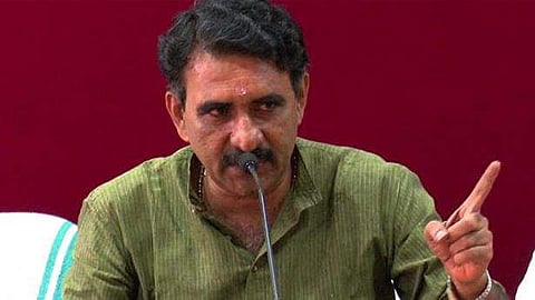 ഗൊരഖ്പൂര് ദുരന്തം: കേരളത്തിലെ ബിജെപി നേതാവ് പറയുന്നു;കക്കൂസില്ലാത്ത ജനങ്ങള്ക്ക് കക്കൂസ് കൊടുക്കാത്ത നെഹ്രു കുടുംബത്തിന്റെ ഭരണമാണ് ഇതിനെല്ലാം കാരണം