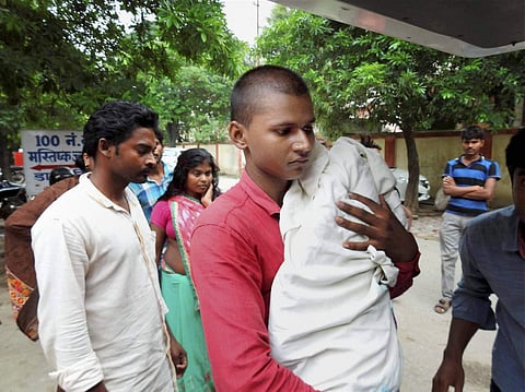 ഗൊരഖ്പുരിലേത് കൂട്ടക്കൊല; അച്ഛേ ദിന് പണക്കാര്ക്കു മാത്രമെന്ന് ശിവസേന