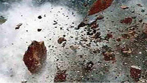 നാദാപുരത്ത് വിദ്യാര്ത്ഥികള്ക്ക് നേരെ ബോംബേറ്