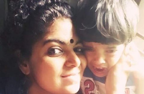 ഒറ്റയ്ക്കു നീന്തിക്കടന്ന കടല്...; എസ് സിതാര എഴുതിയ കുറിപ്പ്