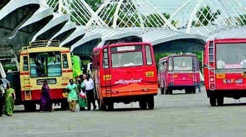 ബസ് ചാര്ജ് വര്ദ്ധിപ്പിക്കുന്നതുള്പ്പെടെ ആവശ്യങ്ങളുന്നയിച്ച് ബസുടമകള് പണിമുടക്കിലേക്ക്