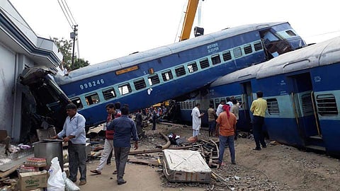 മുസാഫര്നഗര് ട്രയിന് അപകടം: നാല് ഉദ്യോഗസ്ഥര്ക്ക് സസ്പെന്ഷന്