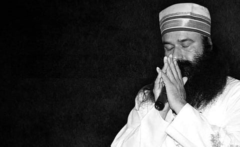 അക്രമം ഫലിക്കാതായപ്പോള് കാരുണ്യ വേഷം; കോടതിയില്നിന്നു പുറത്തിറങ്ങാതെ കരച്ചില്, ആള്ദൈവത്തിന്റെ വേഷപ്പകര്ച്ചകളില് ഉലയാതെ നീതിപീഠം