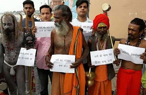 റാം റഹീമിന് വധശിക്ഷ നല്കണം; വാരണാസിയില് സന്യാസിമാരുടെ സമരം