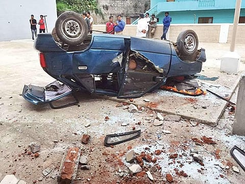 വീടിന്റെ രണ്ടാം നിലയില് ഡ്രൈവിങ് പഠിച്ചു; കാര് താഴെവീണ് വിദ്യാര്ത്ഥിനിക്ക് ദാരുണാന്ത്യം