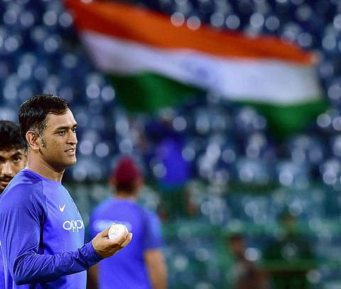 ധോനിക്കും ഇന്ത്യയ്ക്കും കയ്യടിക്കാനൊരുങ്ങി ആരാധകര്: നെഞ്ചിടിപ്പോടെ ശ്രീലങ്ക