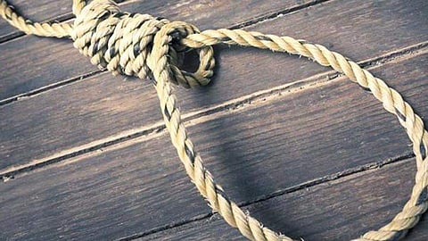 ജനിച്ചത് പെണ്കുഞ്ഞുങ്ങളായതിന്റെ പേരില് പീഢനം: യുവതി ആത്മഹത്യ ചെയ്തു