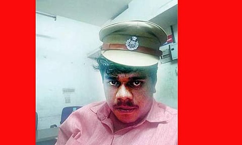 എസ്ഐയുടെ തൊപ്പിവച്ച് അറസ്റ്റിലായ ഡിവൈഎഫ്ഐ നേതാവിന്റെ സെല്ഫി