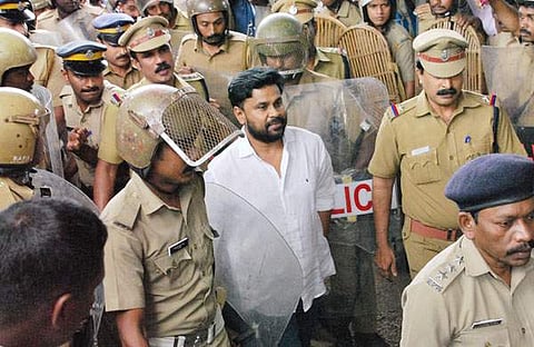 ജനസഞ്ചയത്തിന്റെ ആണലര്ച്ചകള്