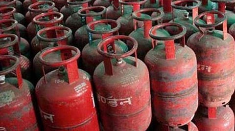 സബ്സിഡിയുള്ള പാചക വാതക സിലിണ്ടറിന് വീണ്ടും വിലകൂട്ടി