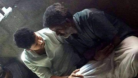 അനിതയുടെ വീട്ടിലെത്തി വിജയ്; നീറ്റിനെതിരായ വിദ്യാര്ത്ഥി പ്രക്ഷോഭത്തിന് ഐക്യദാര്ഢ്യം