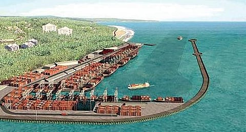 വിഴിഞ്ഞം പദ്ധതിയിലൂടെ സര്ക്കാര് പൊതുമുതല് വില്ക്കുകയാണോയെന്ന് ഹൈക്കോടതി