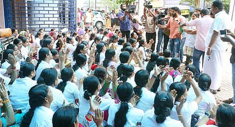 കോട്ടയം ഭാരത് ആശുപത്രിയില് നഴ്സുമാരുടെ സമരത്തിനിടെ സംഘര്ഷം