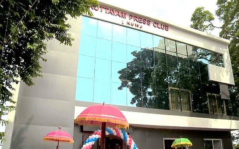 വാര്ത്താസമ്മേളനത്തിനിടെ കൊലപാതകം വെളിപ്പെടുത്തി; പൊലീസെത്തി കസ്റ്റഡിയിലെടുത്തു