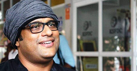 രാമലീല പ്രദര്ശിപ്പിക്കുന്ന തീയേറ്ററുകള് ചുട്ടെരിക്കണമെന്ന് പറയുന്നത് ചങ്ങലക്കിടാത്ത സാംസ്കാരികവും സദാചാരപരവുമായ ഭ്രാന്ത് - മുരളി ഗോപി